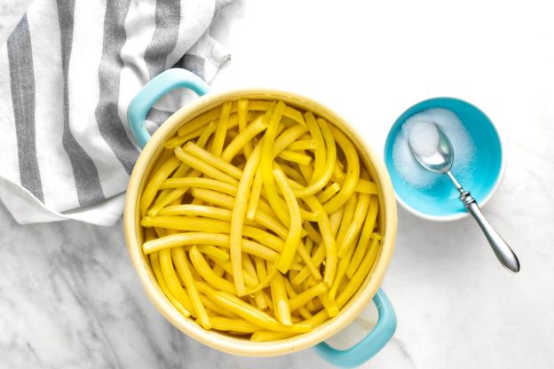 Fasolka z bułką tartą krok 2