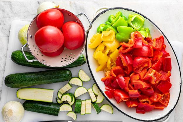 Leczo do słoików – przygotowanie składników