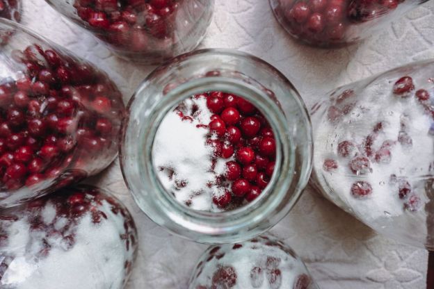 Nalewka z wiśni – wiśnie z cukrem