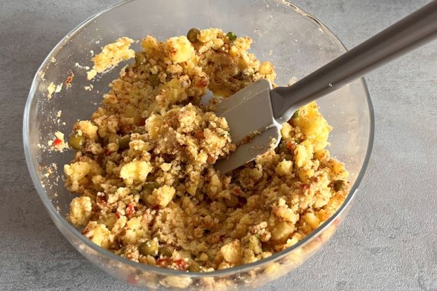 Aloo tikki – mieszanie masy