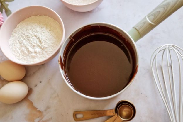 Brownie z masłem orzechowym – masa czekoladowa