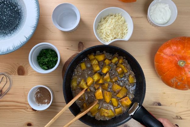 Makaron z dynią – duszenie dyni