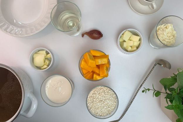Risotto z dynią – przygotowanie składników
