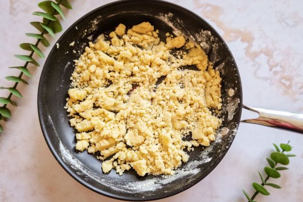 Ciasto drożdżowe z malinami – kruszonka