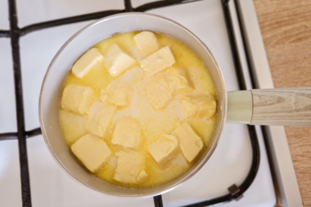 Ciasto drożdżowe z malinami – przygotowanie