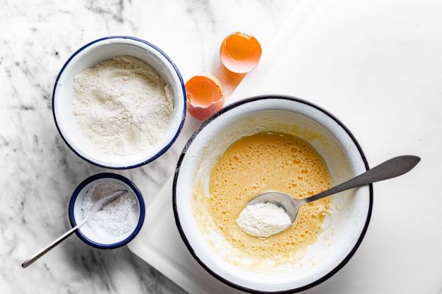 Kluski lane – łączenie składników