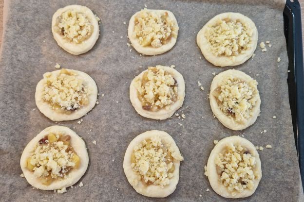 Drożdżówki z jabłkami – pieczenie