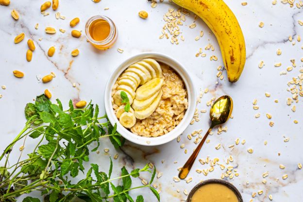 Owsianka z masłem orzechowym – podanie