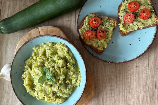 Pasta z cukinii – podanie