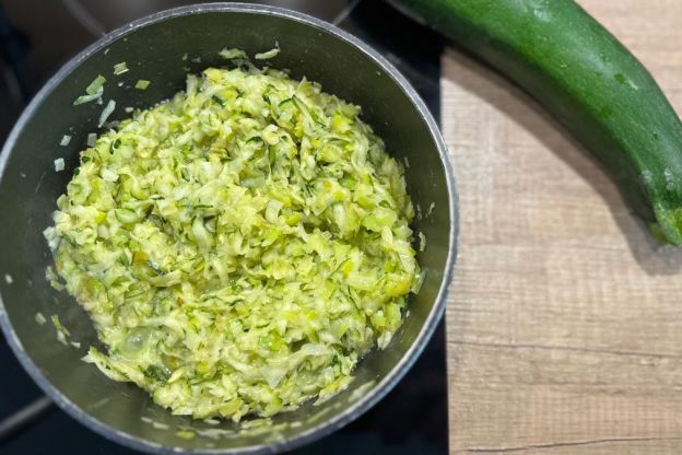 Pasta z cukinii – smażenie