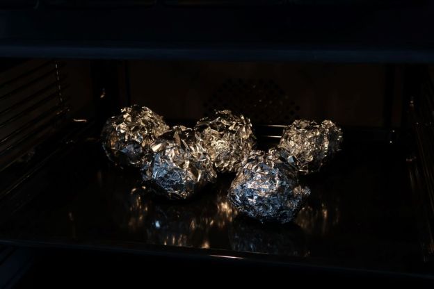 Pieczone buraki – pieczenie