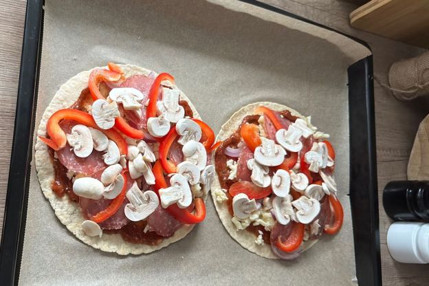 Pizza z tortilli – pieczenie