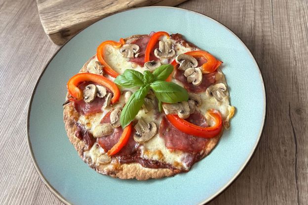 Pizza z tortilli – podanie