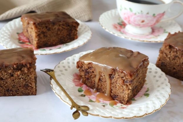 Sticky toffee pudding – podanie