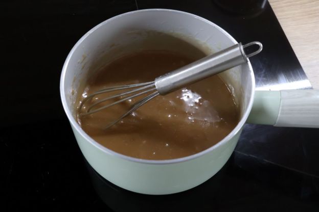 Sticky toffee pudding – sos toffi