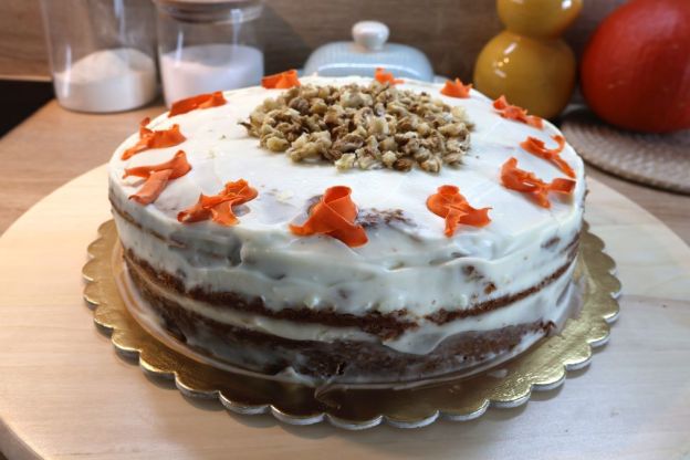 Tort marchewkowy – dekorowanie