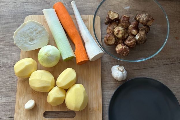 Zupa z topinamburu – przygotowanie warzyw