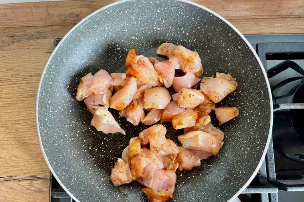 Kasza gryczana z kurczakiem – przygotowanie kurczaka