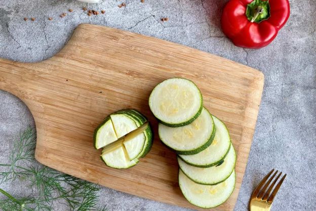 Kasza gryczana z kurczakiem – przygotowanie warzyw