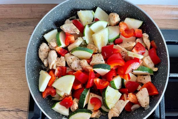 Kasza gryczana z kurczakiem – smażenie