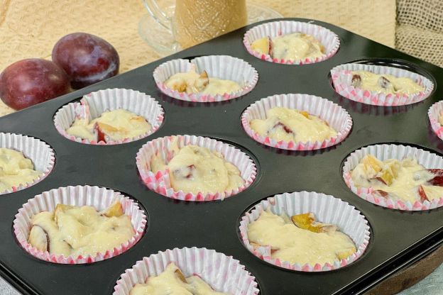 muffinki ze śliwkami w papilotkach