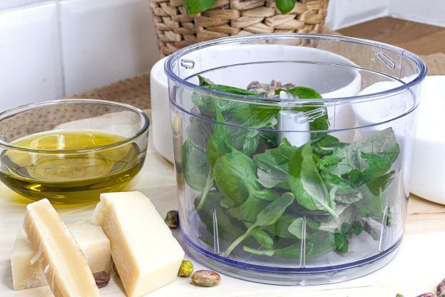 Pesto pistacjowe – bazylia