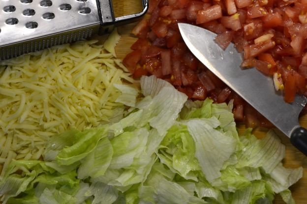 Przygotowanie warzyw i sera