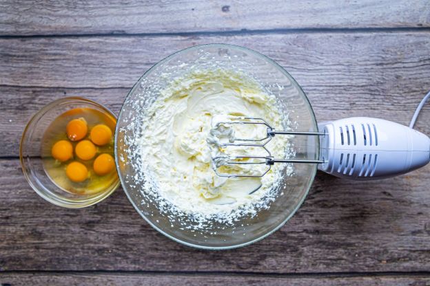 sernik baskijski jajka