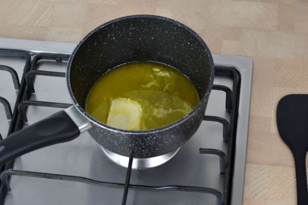 ciastka gryczane - roztapianie masła