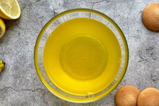 ciasto bananowe bez pieczenia - galaretka cytrynowa