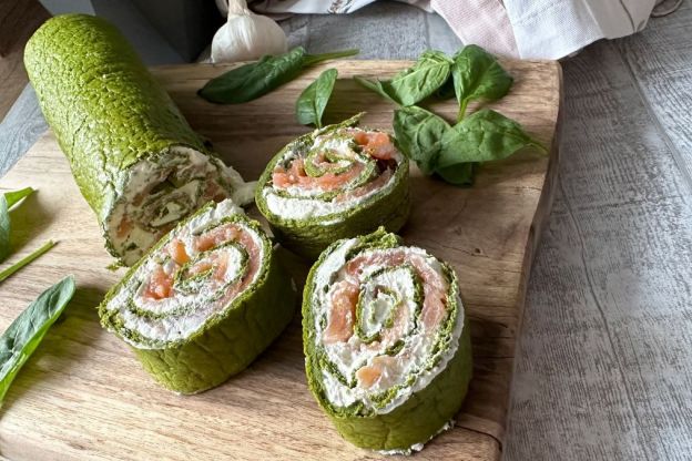 keto rolada szpinakowa - podanie