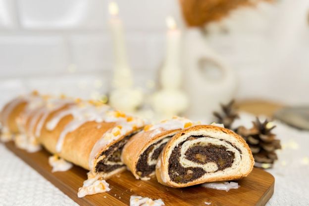 makowiec - z lukrem i skórką pomarańczową