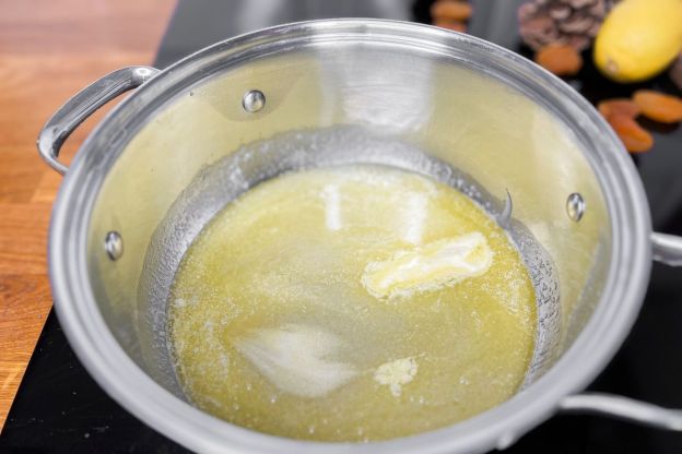 masa makowa - masło z cukrem i miodem