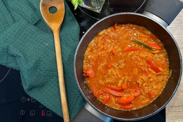 ryba po węgiersku - duszenie warzyw