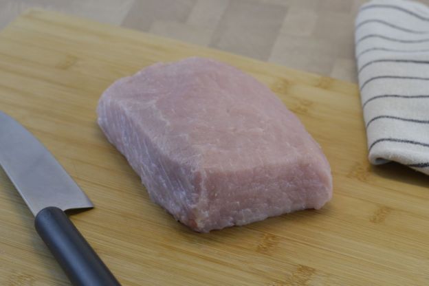 schab gotowany w majonezie - oczyszczone mięso