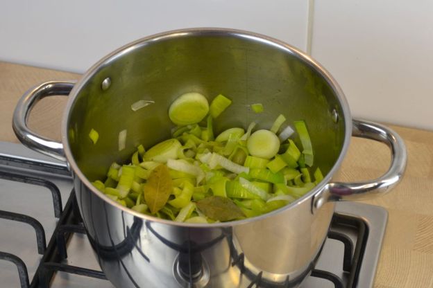 zupa krem z pora - smażenie