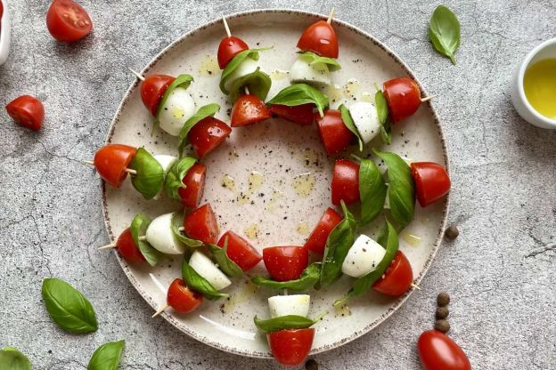 koreczki z mozzarellą - podanie