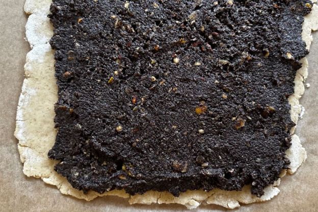 makowiec bezglutenowy - masa makowa na cieście