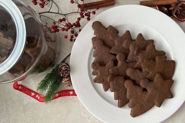 pierniki bezglutenowe na talerzyku
