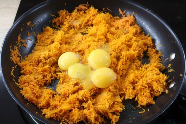 rolada marchewkowa - marchewka z jajkami