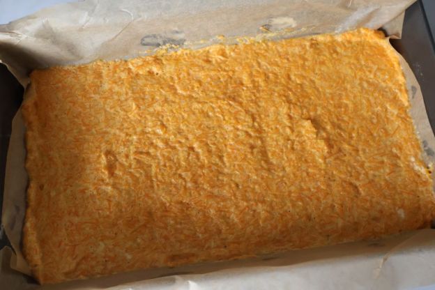 rolada marchewkowa - surowe ciasto