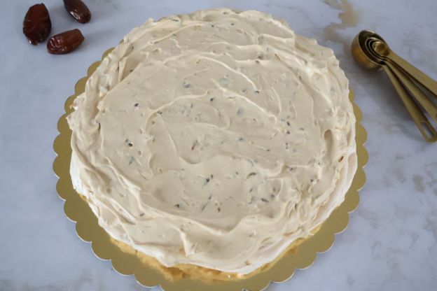 tort dacquoise - składanie deseru