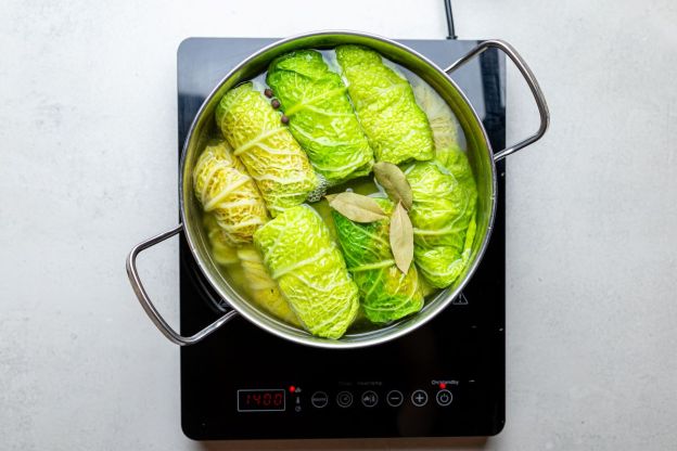 wegańskie gołąbki - gotowanie