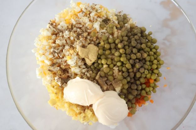 sałatka jarzynowa - doprawianie