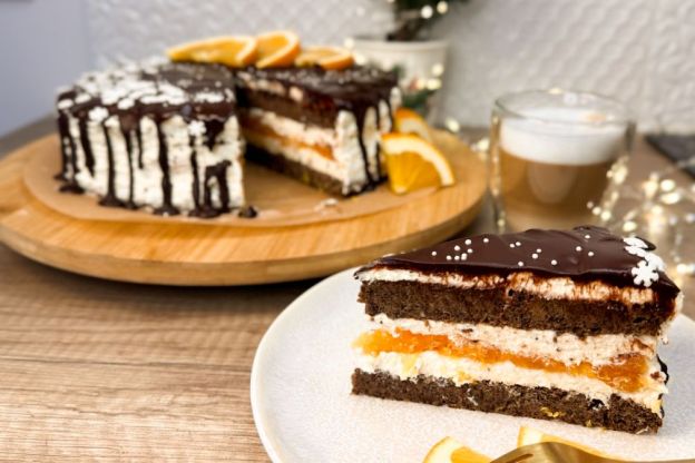 torcik makowy z pomarańczami - dekoracja