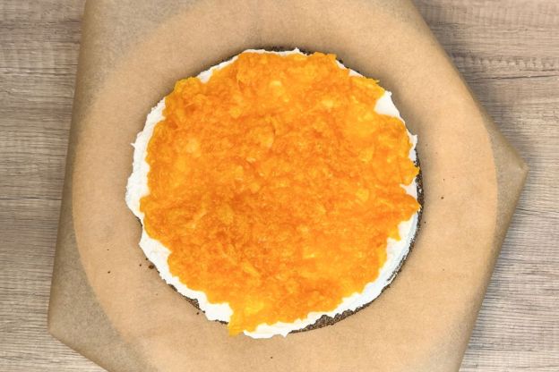 torcik makowy z pomarańczami - składanie warstw