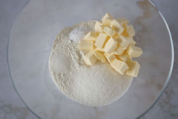 miodownik z kajmakiem - składniki na kruche ciasto