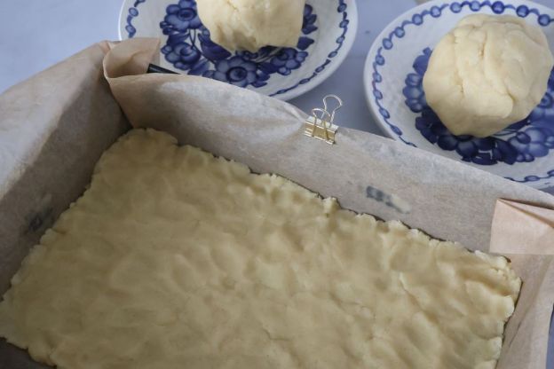 miodownik z kajmakiem - surowy blat