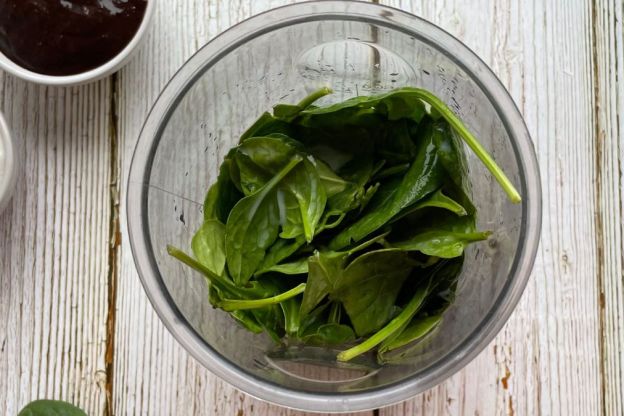 naleśniki szpinakowe - miksowanie