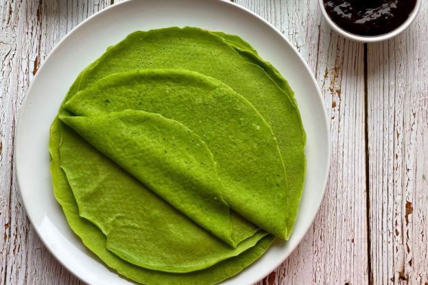 naleśniki szpinakowe - podanie